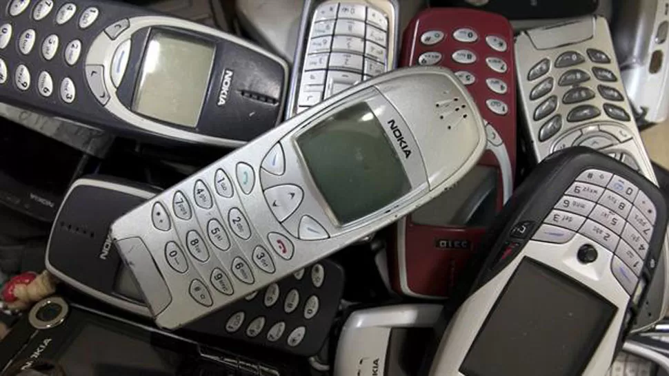 CELULARES VIEJOS. Los teléfonos del pasado aún tienen utilidad. FOTO TOMADA DE LANACION.COM.AR