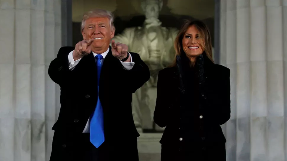 TRUMP Y MELANIA. El presidente de EEUU y su esposa anoche, en el Capitolio. REUTERS