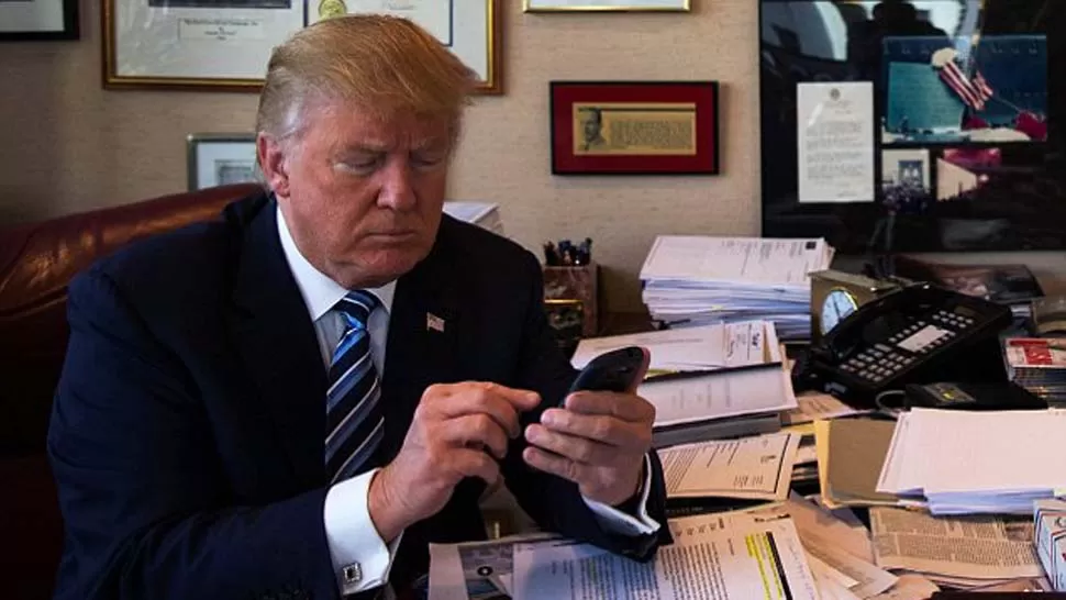 Trump tendrá que usar un teléfono encriptado para evitar hackeos