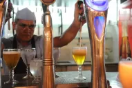 El after office se refresca con las cervezas tiradas