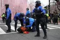 Los “indignados” reniegan del nuevo mandatario