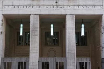 Corrigen la partida de nacimiento de dos niños cuya madre es un varón trans