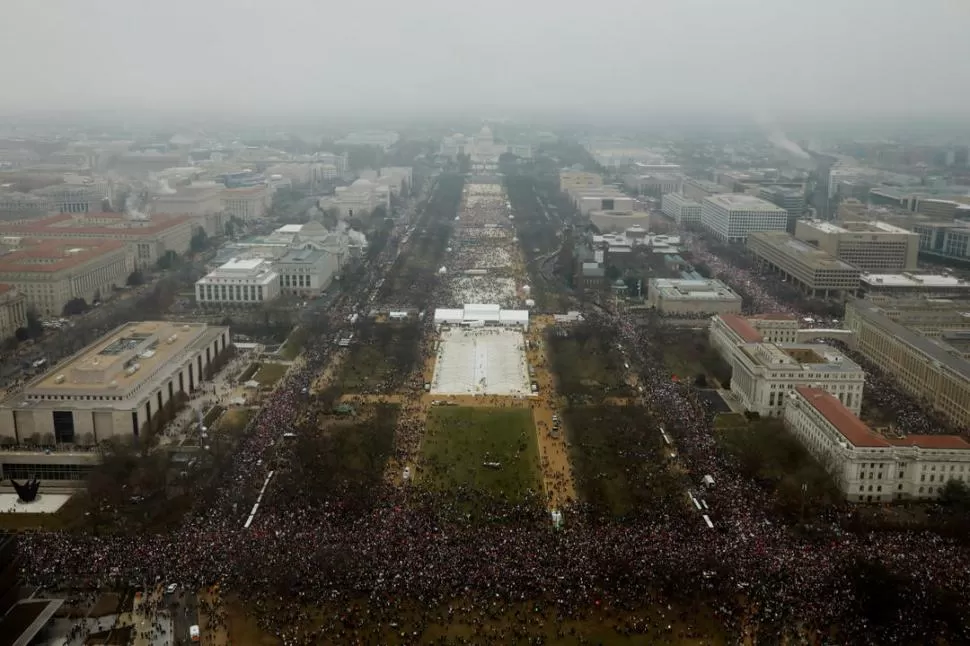 EN WASHINGTON. Según cálculos, la “Marcha de las mujeres” ayer convocó a medio millón de personas. 