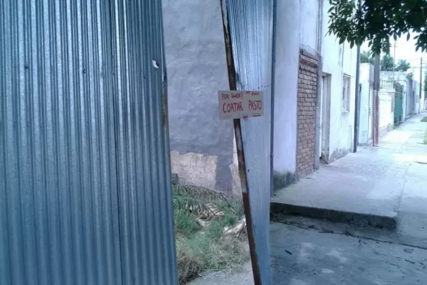 Vecinos reclaman la limpieza de un terreno baldío