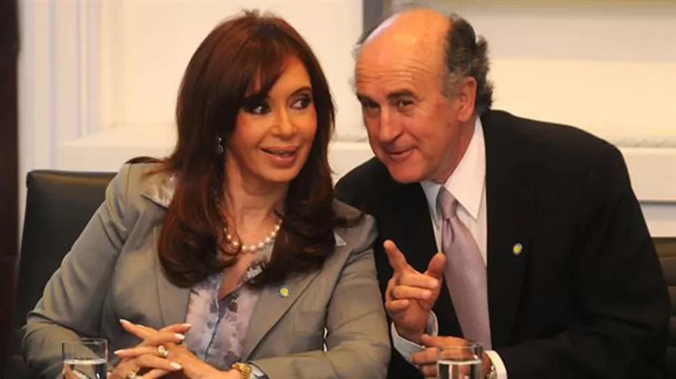 CONVERSACIÓN. Cristina Fernández y Oscar Parrilli. FOTO TOMADA DE LA NACIÓN.