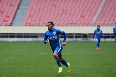 Tevez jugó su primer partido en China