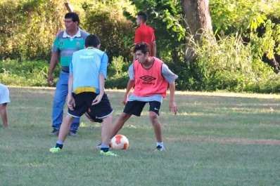 Cerca de 400 chicos se probaron en Atlético