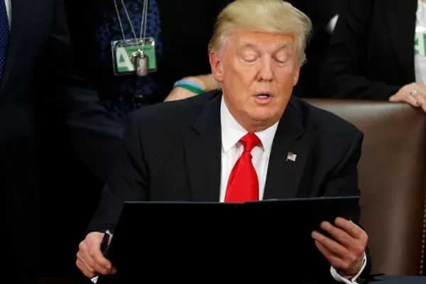 Trump empezó a amurallar la frontera con México