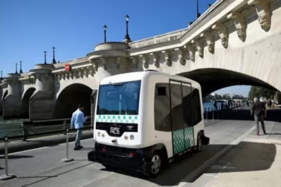 Conocé el nuevo colectivo autónomo que recorre las calles de París