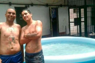 Polémica por las fotos de los presos en la pileta de una cárcel de Santa Fe