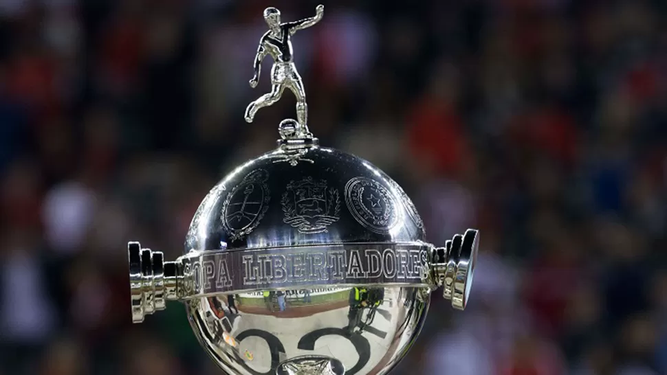 Exhibirán una réplica de la Copa Libertadores en la cancha de Atlético