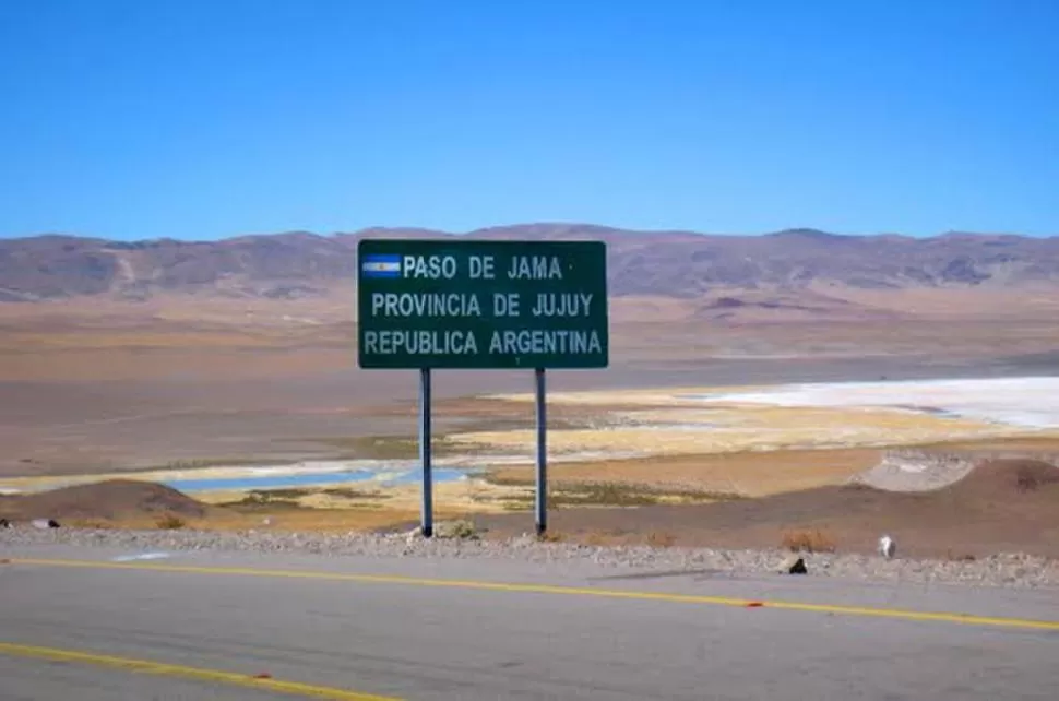 EN JUJUY. El cartel señala la llegada al Paso de Jama, en plena Puna. jujuyonlinenoticias.com.ar