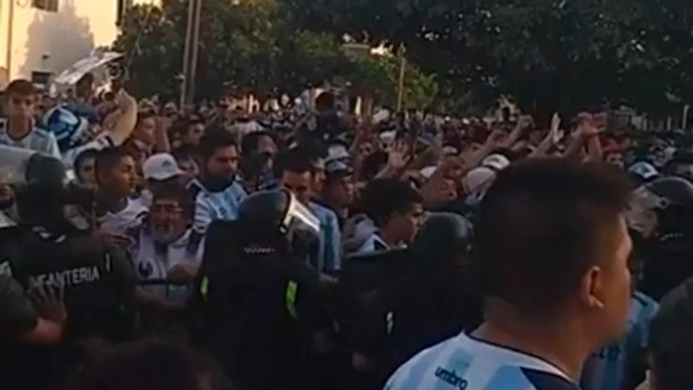 Video: incidentes en el ingreso al estadio Monumental de Atlético