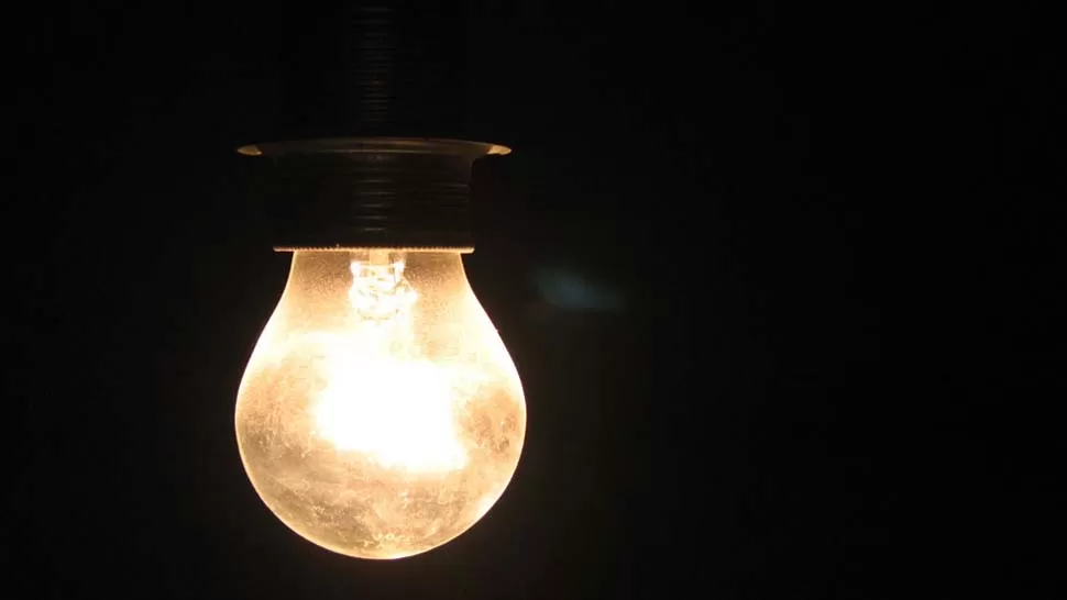 En Tucumán, la luz subirá tres veces hasta abril