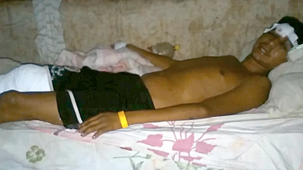 HERIDO. El denunciante se encuentra postrado en una cama. LA GACETA / ALEJANDRA CASAS CAU