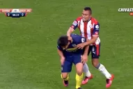 La patada de Pablo Pérez que desató una pelea entre los jugadores de Boca y Chivas