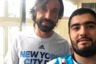 Fiesta en la pileta del hotel, selfies con Pirlo y gastadas al clásico rival