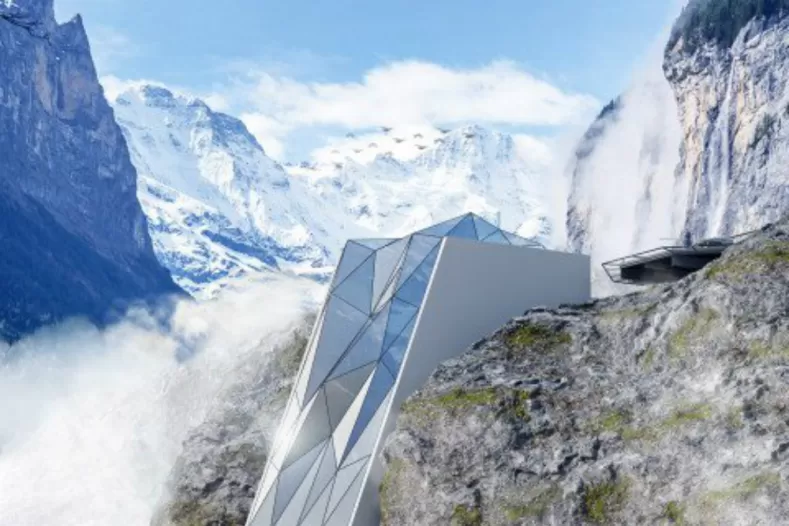 Un hotel de cristal en medio de Los Alpes