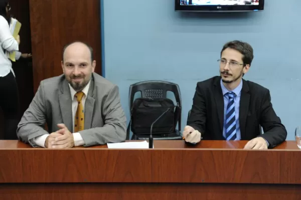 QUERELLANTES. Martín Olari Ugrote y Gabriel Mérola, abogados de la UIF.  la gaceta / Foto de José Nuno (archivo)