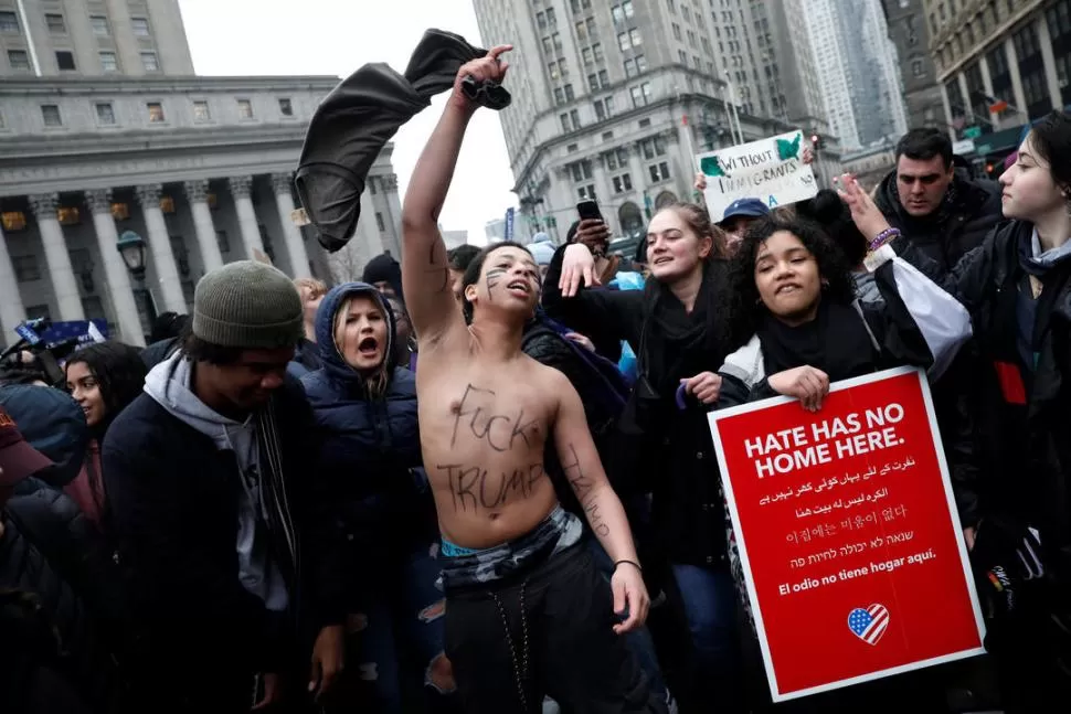 HUELGA. Alumnos secundarios protestan en Nueva York contra Trump. Reuters