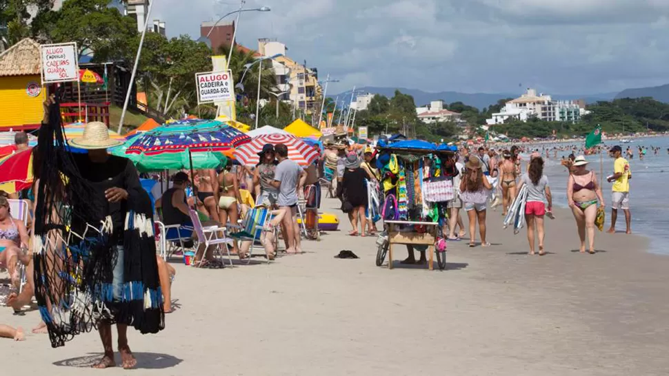 Las autoridades reforzaron la seguridad en las playas. TÉLAM