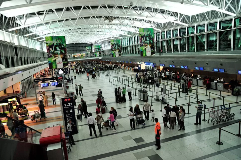 TRÁMITES. Aeropuerto de Buenos Aires- Ezeiza. FOTO TOMADA DE PRENSA DE EZEIZA.