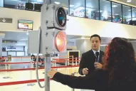 Vuelve el detector de viajeros mentirosos: el “semáforo” ya funciona en Ezeiza y en Aeroparque