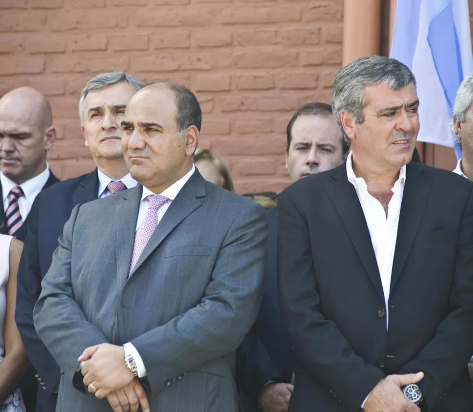 RELACIONES COMPLEJAS. El gobernador Manzur y el director del plan Belgrano Cano se enfrentaron por la gobernación en agosto de 2015. la gaceta / FOTO DE JORGE OLMOS SGROSSO (archivo)