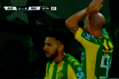 Video: un increíble error de Axel Werner terminó en gol de Aldosivi