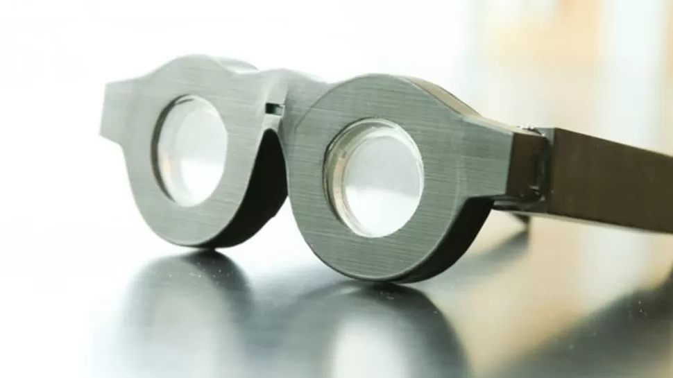 Un argentino creó anteojos sin cristal que se adaptan a cualquier problema relacionado al enfoque