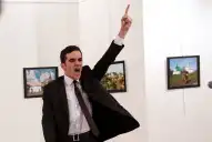 La imagen del crimen del embajador ruso ganó el World Press Photo 2017