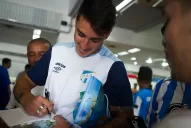 Video: selfies, autógrafos y palabras de aliento en la despedida al plantel de Atlético