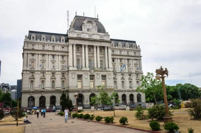 La puja de intereses se podría haber previsto, según Massot