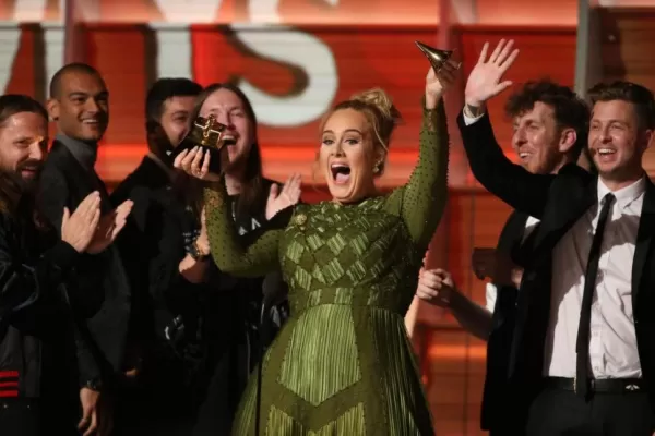 Grammy 2017: tributos, accidentes, política y la grandiosa Adele