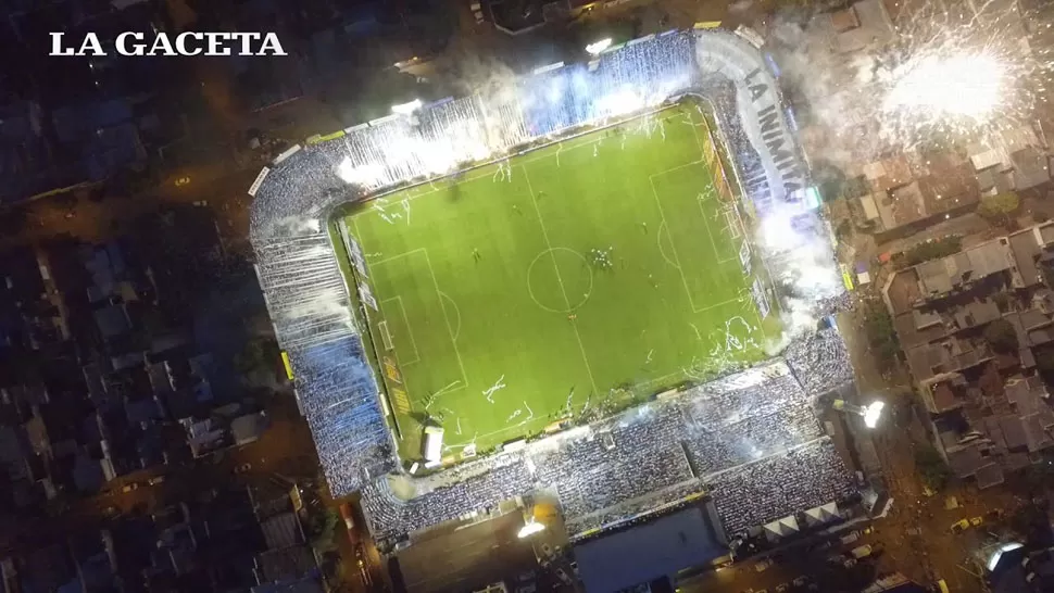 MONUMENTAL. El estadio decano, visto desde el cielo en la previa de un partido. ARCHIVO