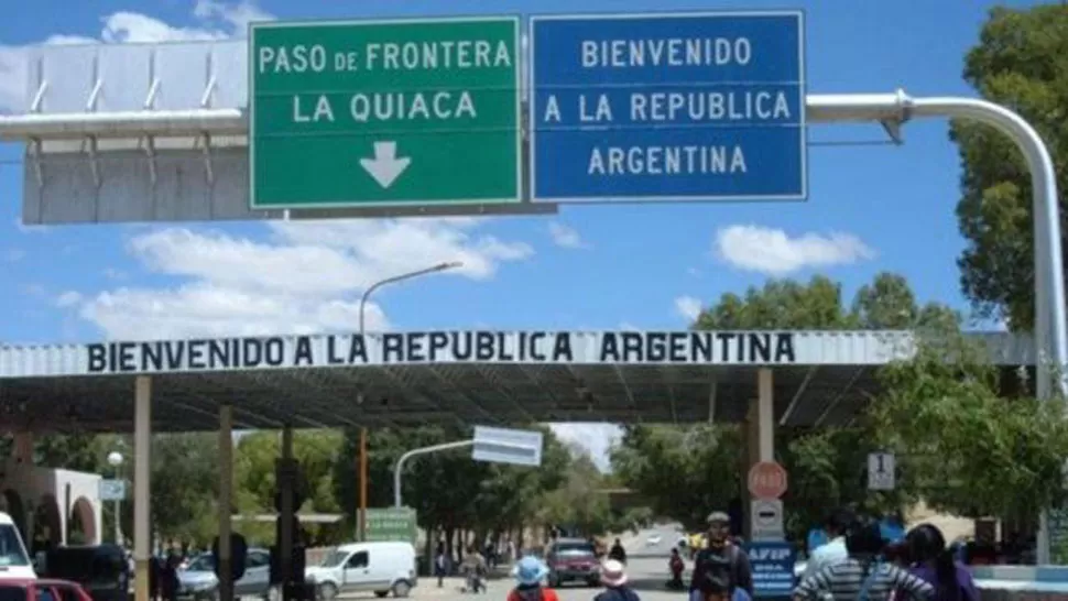 MIGRACIONES. Imagen de la frontera entre Argentina y Bolivia, en La Quiaca. ARCHIVO