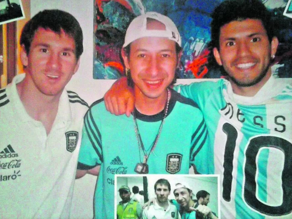 PERSONAJE. Rojas es utilero y tiene une una foto junto con Messi y Agüero.  