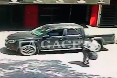 Utilizó un inhibidor de alarmas y en 20 segundos robó una camioneta