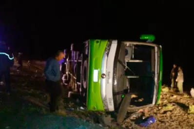 Al menos 19 muertos tras el vuelco de un colectivo en Mendoza
