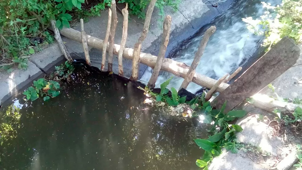 Desviaron el cauce de un canal de riego y dejaron sin agua a siete fincas