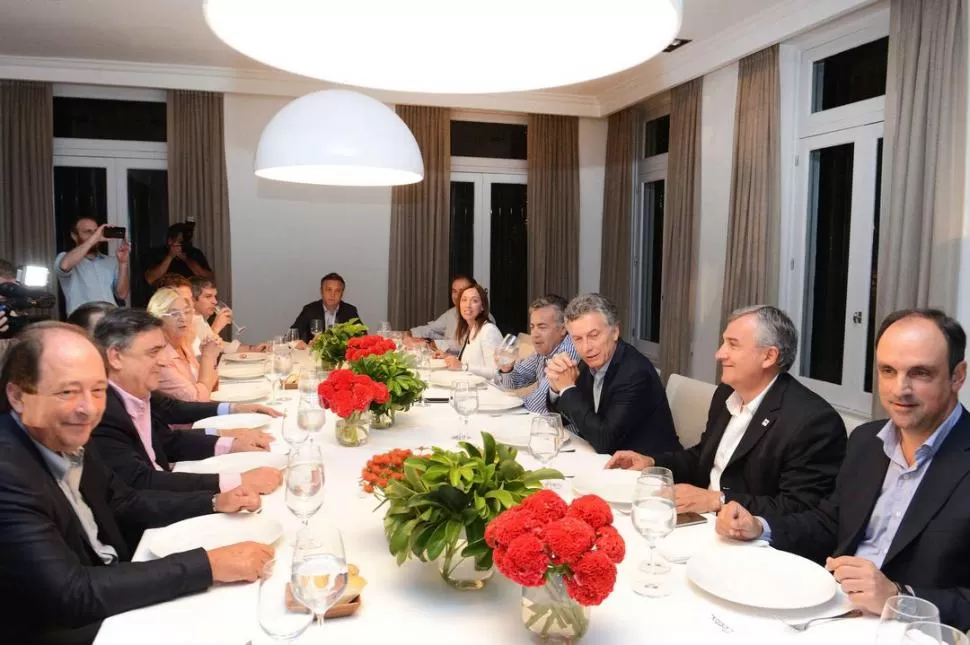 ALIANZA OFICIALISTA. A fines del mes pasado, el Presidente había cenado con los principales referentes radicales. DyN (archivo)
