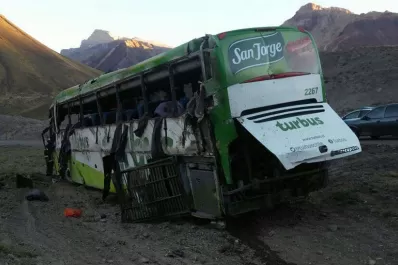 Vuelco en Mendoza: confirman que 17 muertos son argentinos