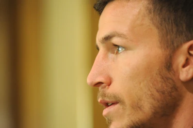 Sbuttoni vendió un auto y le pagaron con cheques falsificados