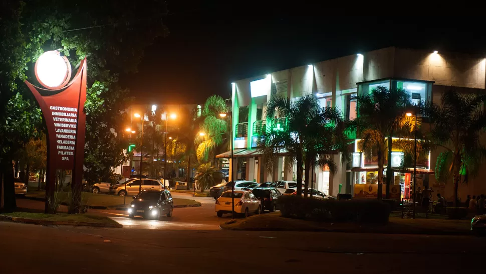 YERBA BUENA. La urbanización a lo largo de la avenida Perón extendió las periferias del municipio. LA GACETA / FOTO DE ADRIÁN LUGONES