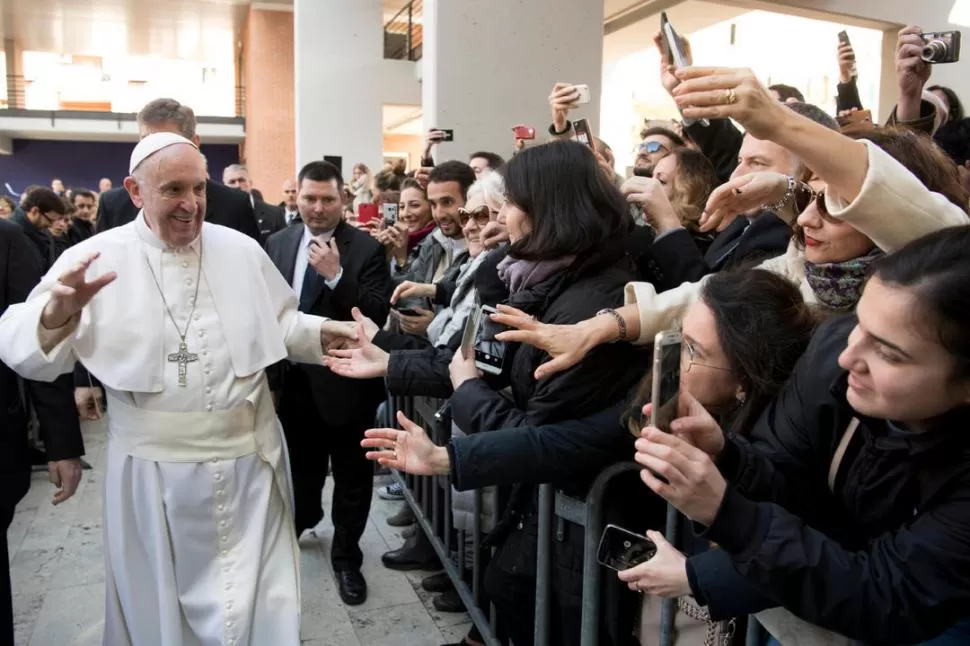 CITA. El pontífice acudirá a la Iglesia “All Saints” el próximo domingo. Reuters