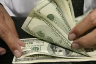 El dólar subió siete centavos y recuperó el piso de los $ 16