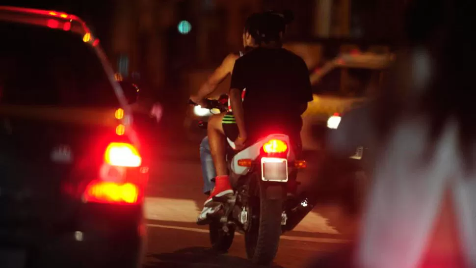 SITUACIÓN CRÍTICA. Los delincuentes a bordo de motos operan cada vez con mayor violencia en las calles. LA GACETA / FOTO DE JORGE OLMOS SGROSSO