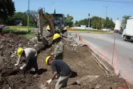 Tras las quejas por los semáforos, ensanchan el Camino del Perú a la altura de la rotonda