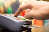 Aceptar tarjeta de débito ya es obligatorio