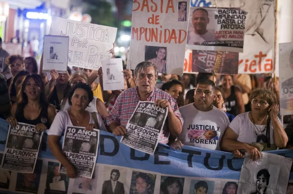 LA LUCHA. Lebbos marcha cada martes en reclamo de justicia desde 2006. LA GACETA / FOTO DE DIEGO ARAOZ (ARCHIVO)